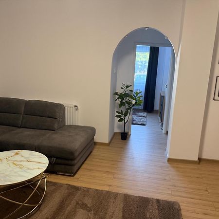 Modernul Apartament De Langa Castel Hunedoara Exteriör bild